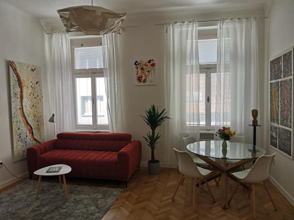 ברטיסלאבה Downtown 3 Bdr Charm - Walk To All Attractions מראה חיצוני תמונה